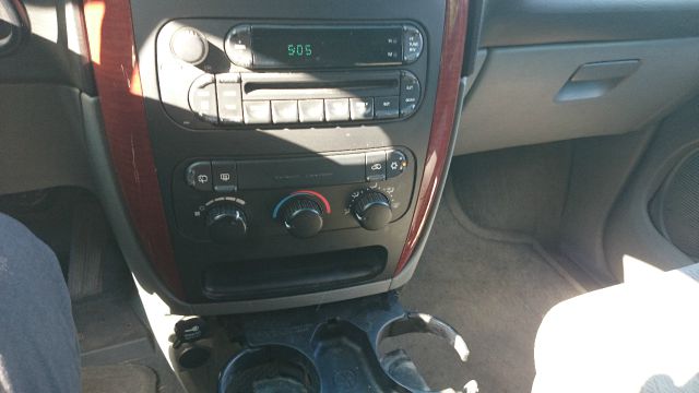 2005 Chrysler Town and Country