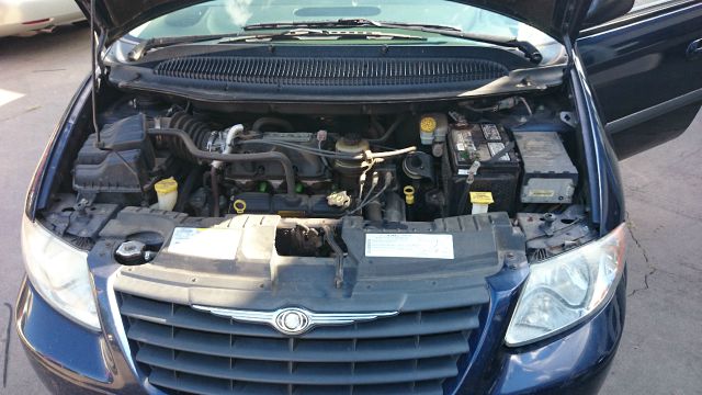 2005 Chrysler Town and Country