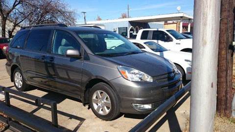 2004 Toyota Sienna for sale at Bad Credit Call Fadi in Dallas TX