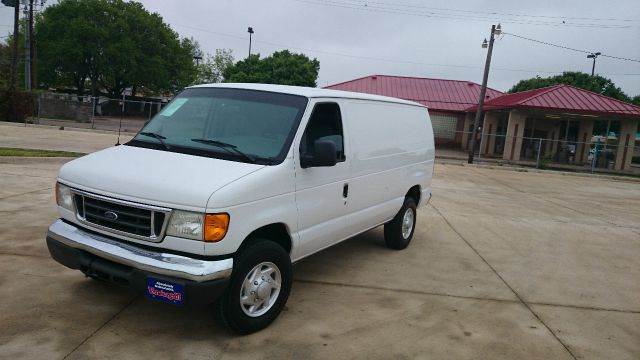 2006 Ford Econoline Van Commercial's photo