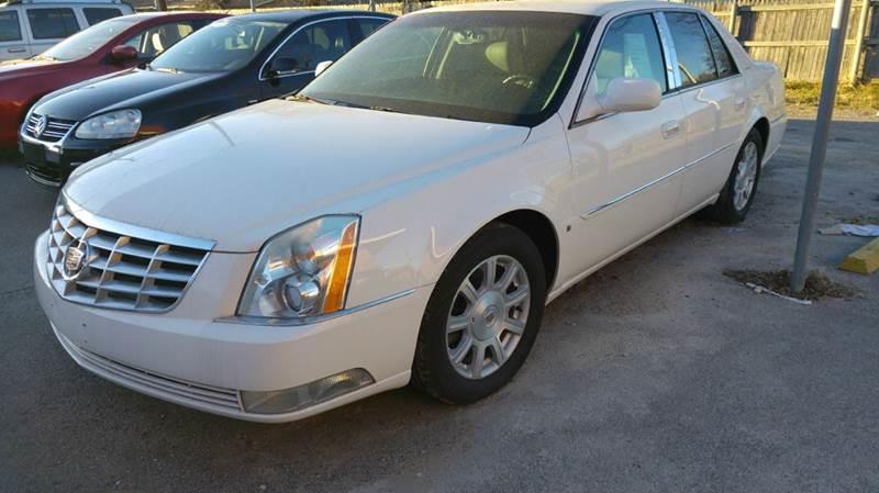 2010 Cadillac DTS Base's photo