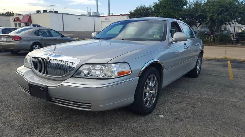 2006 Lincoln Town Car Signature's photo