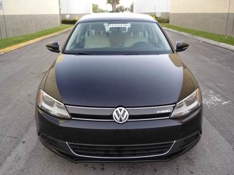 2013 Volkswagen Jetta for sale at INTERNATIONAL AUTO BROKERS INC in Hollywood FL