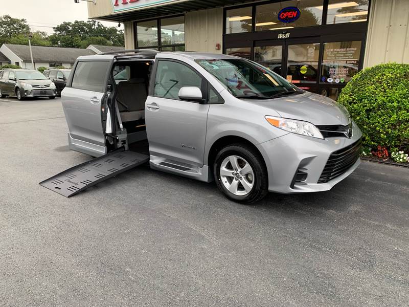 2018 Toyota Sienna LE Mobility 7Passenger 4dr MiniVan In Seekonk MA