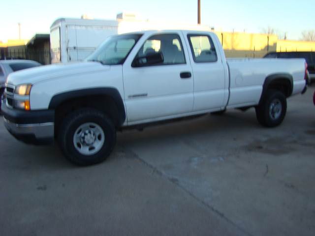 2006 Chevrolet Silverado 2500 for sale at FIRST CHOICE MOTORS in Lubbock TX