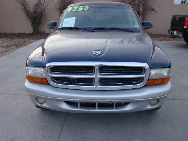 2002 Dodge Dakota for sale at FIRST CHOICE MOTORS in Lubbock TX