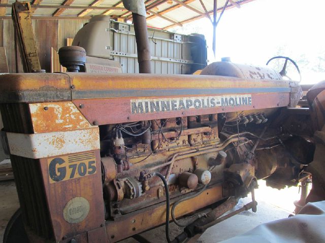 1964 Minneapolis Moline G-705 Tractor