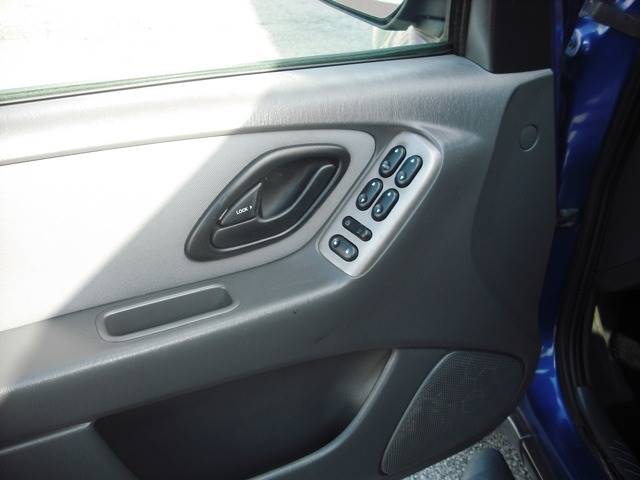 2005 Ford Escape XLT (image 6)