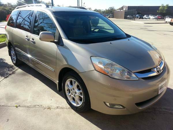 2006 Toyota Sienna for sale at Auto Selection Inc. in Houston TX