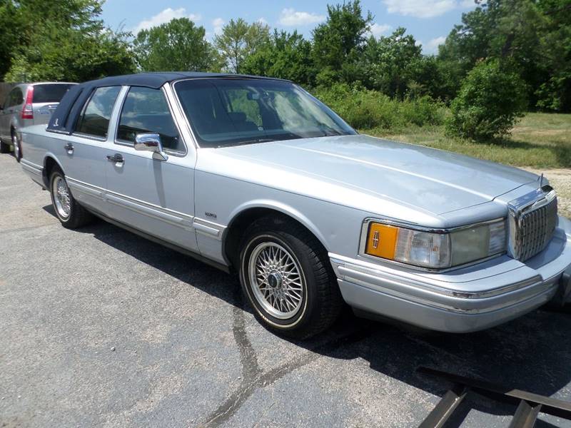 1993 Lincoln Town Car for sale at Credit Cars of NWA in Bentonville AR