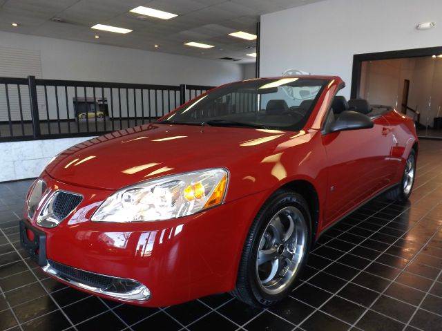 2007 Pontiac G6 for sale at SAINT CHARLES MOTORCARS in Saint Charles IL