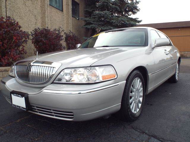 2004 Lincoln Town Car for sale at SAINT CHARLES MOTORCARS in Saint Charles IL