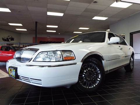 2007 Lincoln Town Car for sale at SAINT CHARLES MOTORCARS in Saint Charles IL
