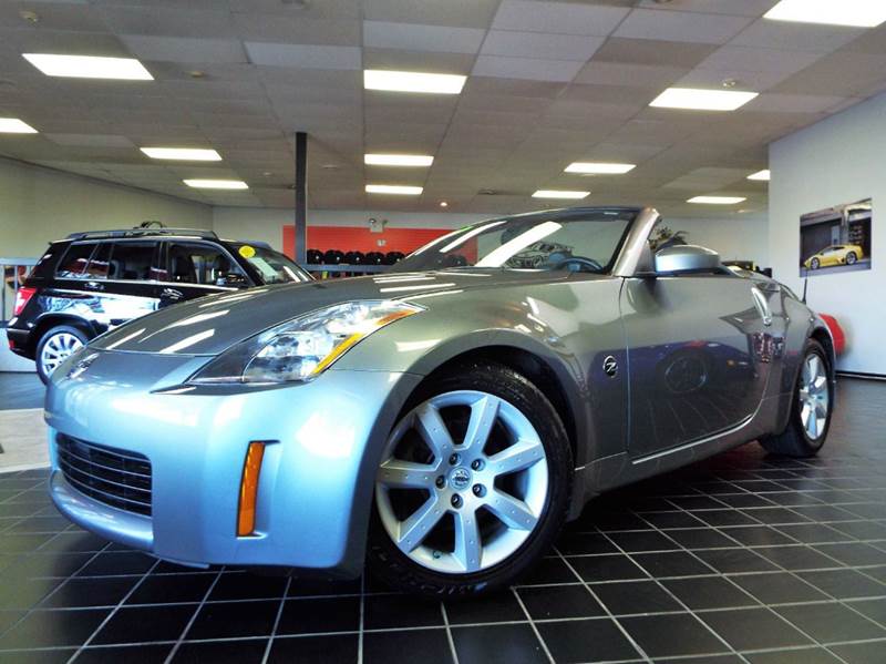 2005 Nissan 350Z for sale at SAINT CHARLES MOTORCARS in Saint Charles IL