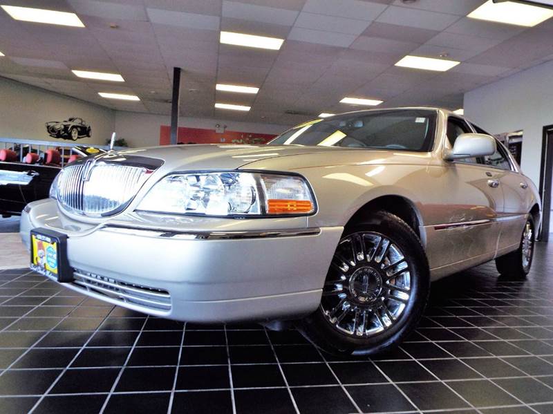 2010 Lincoln Town Car for sale at SAINT CHARLES MOTORCARS in Saint Charles IL