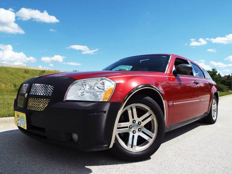 2005 Dodge Magnum for sale at SAINT CHARLES MOTORCARS in Saint Charles IL
