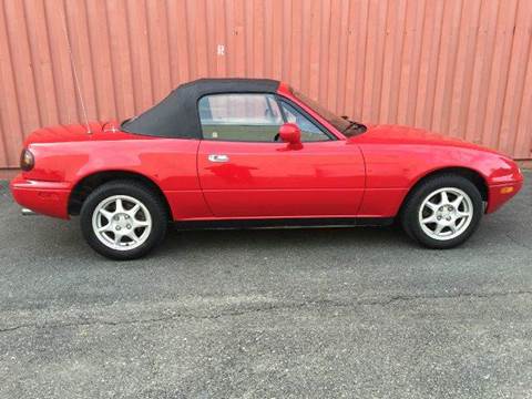 1997 Mazda MX-5 Miata for sale at AVAZI AUTO GROUP LLC in Gaithersburg MD