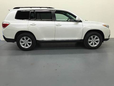 2012 Toyota Highlander for sale at AVAZI AUTO GROUP LLC in Gaithersburg MD