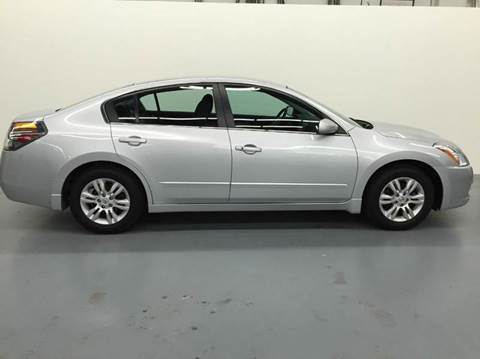 2010 Nissan Altima for sale at AVAZI AUTO GROUP LLC in Gaithersburg MD