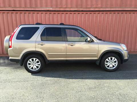 2005 Honda CR-V for sale at AVAZI AUTO GROUP LLC in Gaithersburg MD