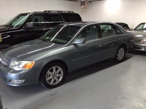 2002 Toyota Avalon for sale at AVAZI AUTO GROUP LLC in Gaithersburg MD