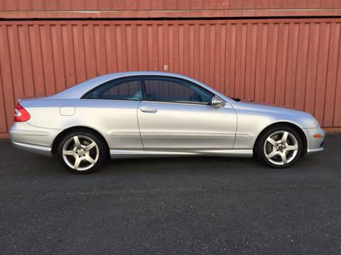 2005 Mercedes-Benz CLK for sale at AVAZI AUTO GROUP LLC in Gaithersburg MD