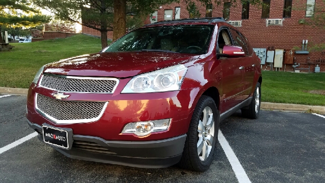 2009 Chevrolet Traverse for sale at AVAZI AUTO GROUP LLC in Gaithersburg MD