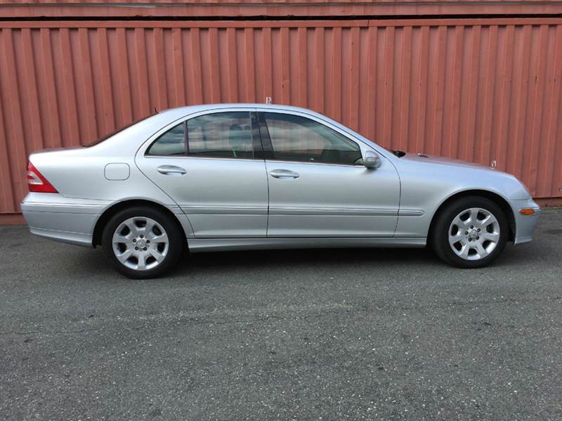 2006 Mercedes-Benz C-Class for sale at AVAZI AUTO GROUP LLC in Gaithersburg MD