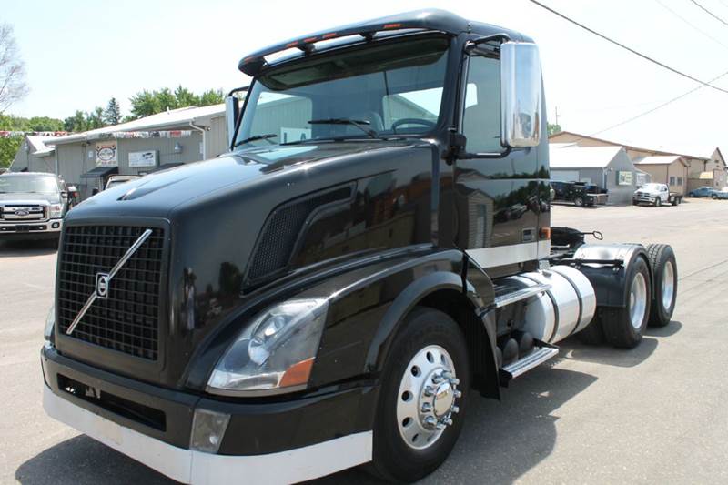 2008 Volvo VNL for sale at L.A. MOTORSPORTS in Windom MN