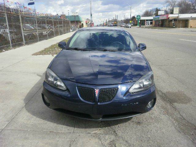 2007 Pontiac Grand Prix for sale at ROYAL CAR CENTER INC in Detroit MI