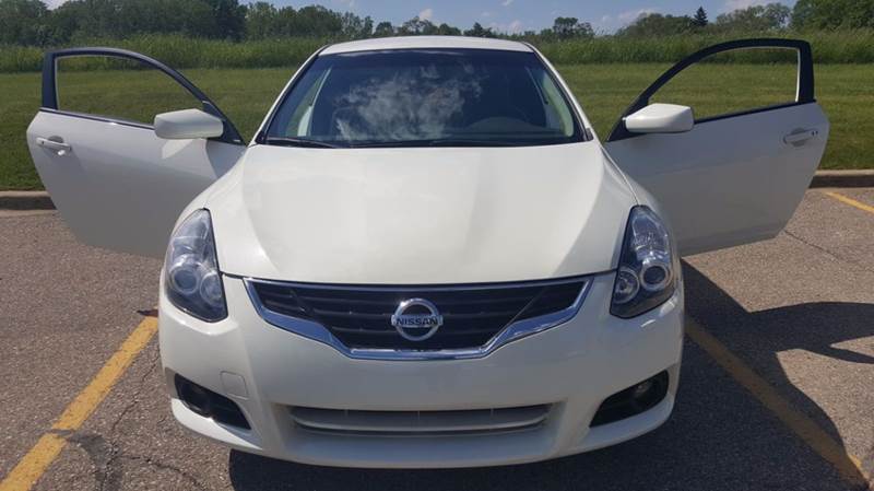 2013 Nissan Altima for sale at ROYAL CAR CENTER INC in Detroit MI
