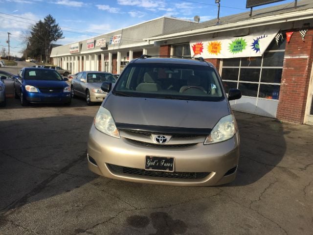 2006 Toyota Sienna for sale at Motor Max Llc in Louisville KY