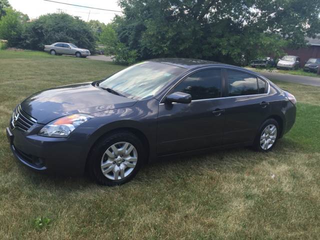 2009 Nissan Altima for sale at Motor Max Llc in Louisville KY
