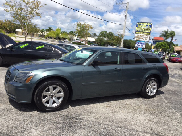 2005 Dodge Magnum for sale at AFFORDABLE AUTO SALES OF STUART in Stuart FL