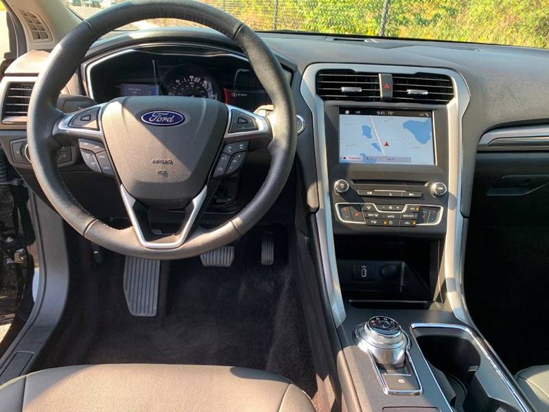 2017 Ford Fusion Energi SE Luxury (image 13)