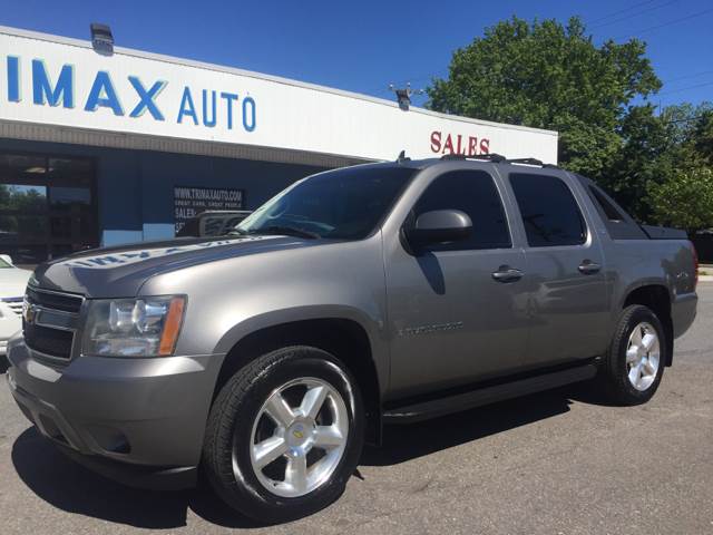 2007 Chevrolet Avalanche for sale at Trimax Auto Group in Norfolk VA