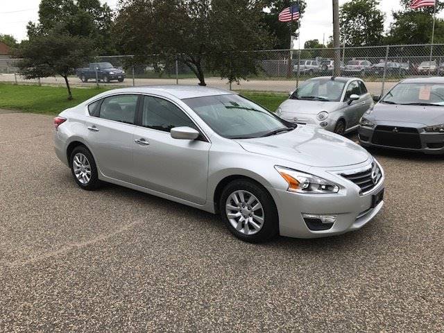 2014 Nissan Altima for sale at GLOBAL AUTO USA in Saint Paul MN