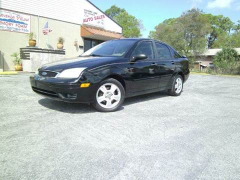 2005 Ford Focus for sale at VICTORY LANE AUTO SALES in Port Richey FL