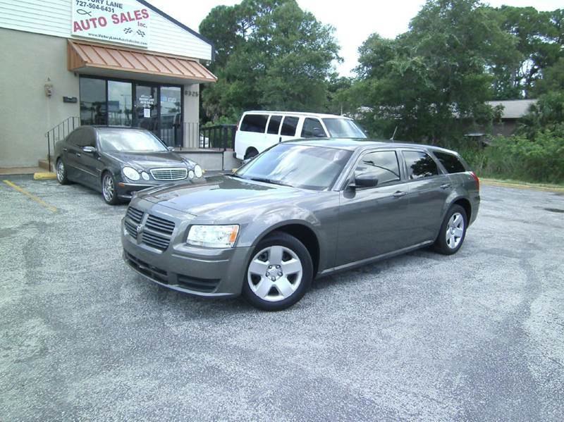 2008 Dodge Magnum for sale at VICTORY LANE AUTO SALES in Port Richey FL