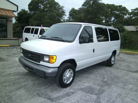 2005 Ford E-Series Wagon for sale at VICTORY LANE AUTO SALES in Port Richey FL