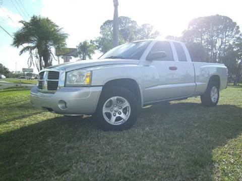 2007 Dodge Dakota for sale at VICTORY LANE AUTO SALES in Port Richey FL