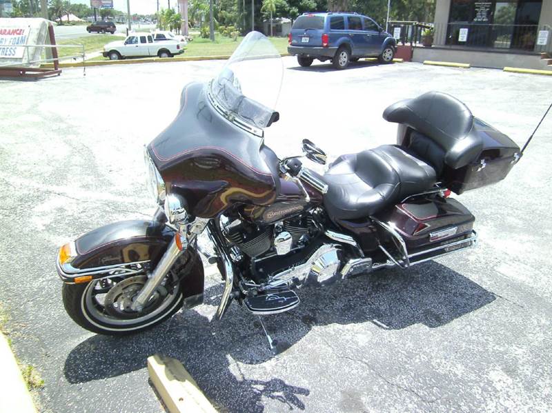 2006 Harley-Davidson Electra Glide for sale at VICTORY LANE AUTO SALES in Port Richey FL