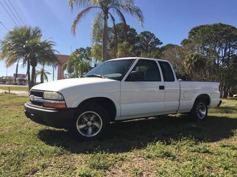 2003 Chevrolet S-10 for sale at VICTORY LANE AUTO SALES in Port Richey FL