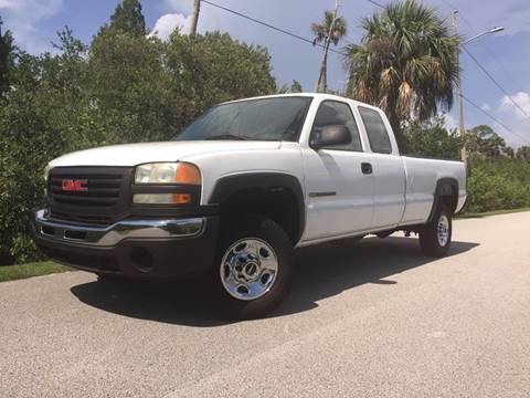 2007 GMC Sierra 2500HD Classic for sale at VICTORY LANE AUTO SALES in Port Richey FL