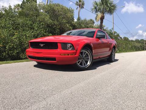 2005 Ford Mustang for sale at VICTORY LANE AUTO SALES in Port Richey FL