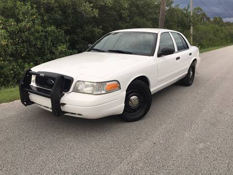 2011 Ford Crown Victoria for sale at VICTORY LANE AUTO SALES in Port Richey FL