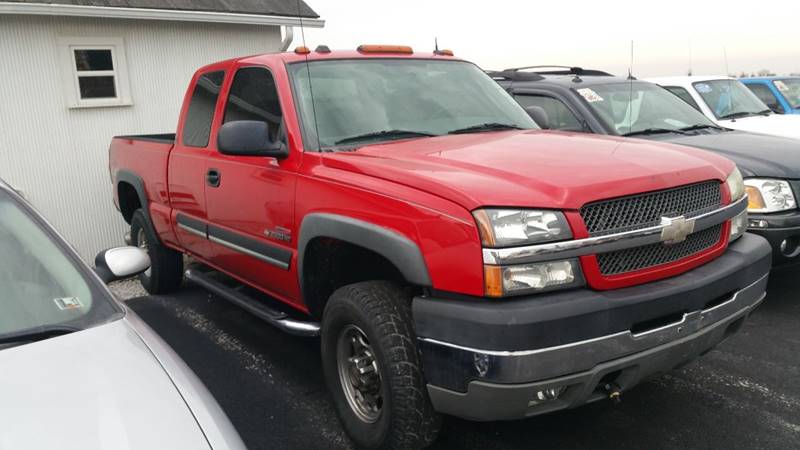 2004 Chevrolet Silverado 2500HD for sale at Hill's Auto Sales LLC in Bowling Green OH