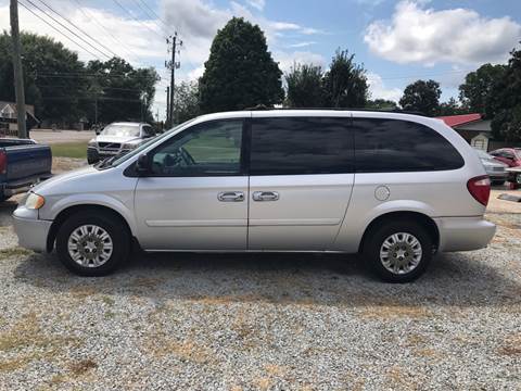 2005 Chrysler Town and Country for sale at VAUGHN'S USED CARS in Guin AL
