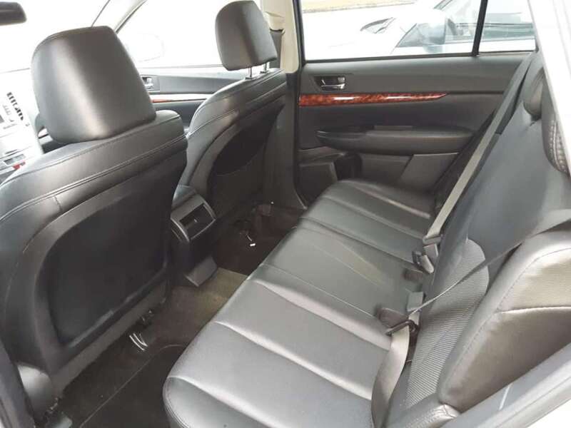 2012 Subaru Outback 2.5i Limited (image 5)