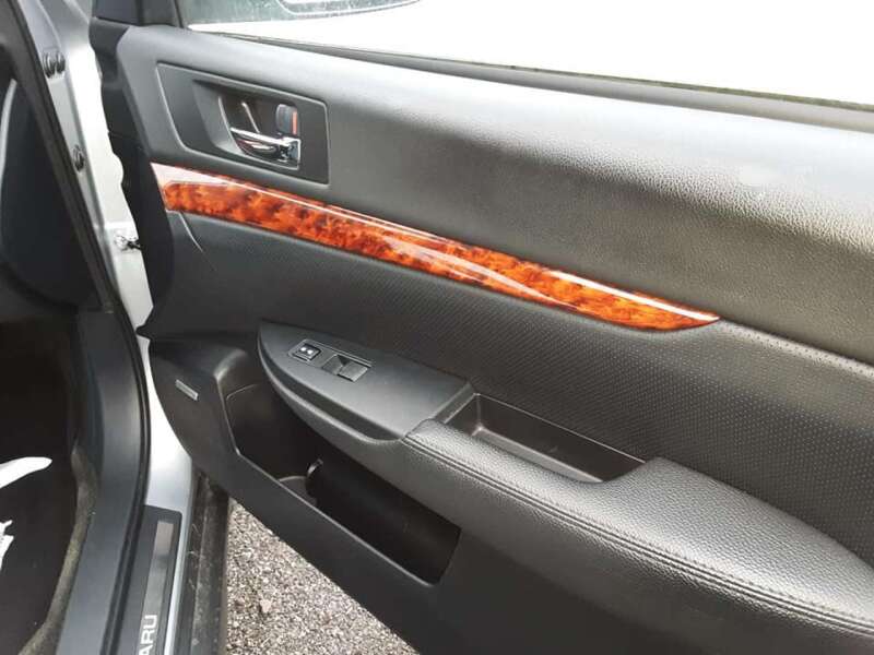 2012 Subaru Outback 2.5i Limited (image 13)